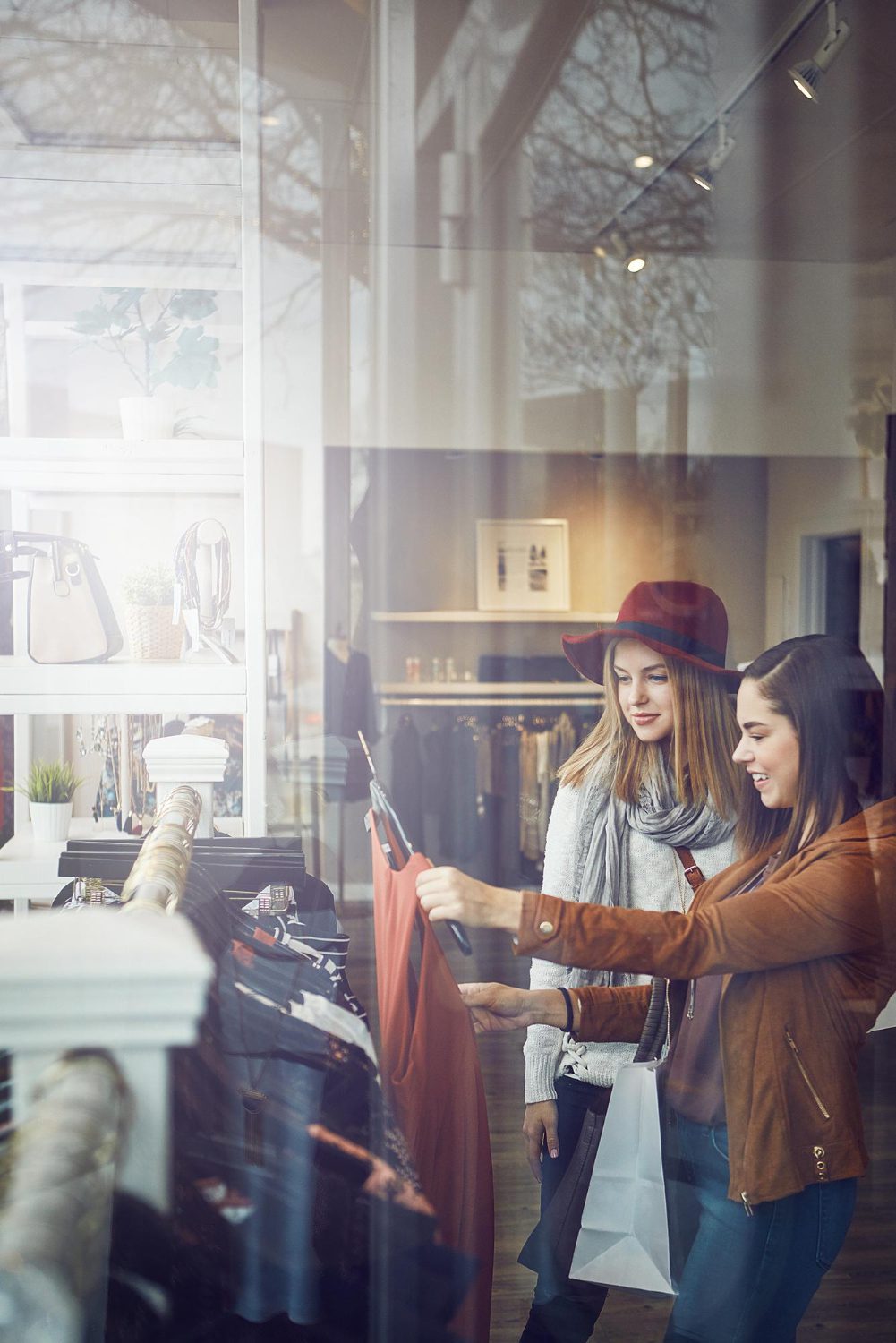 E-commerce and retail 15 Retail